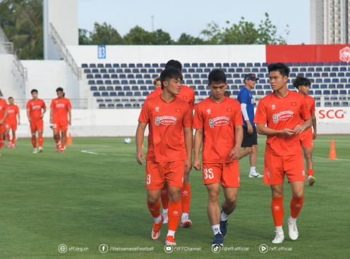 HLV Kim Sang Sik tiến hành loại 9 cầu thủ U23 Việt Nam