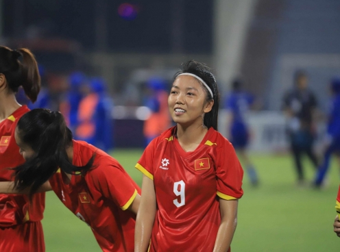 Trực tiếp nữ Việt Nam vs UAE: Huỳnh Như đá chính