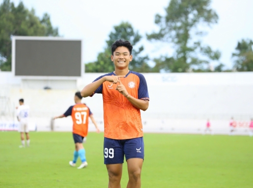 Con trai Quang Hải ghi bàn trước ngay sang Brazil thi đấu