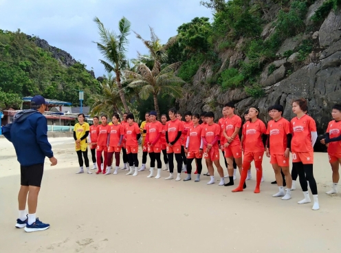 VIDEO: ĐT nữ Việt Nam duy trì tập luyện trước AFF Cup