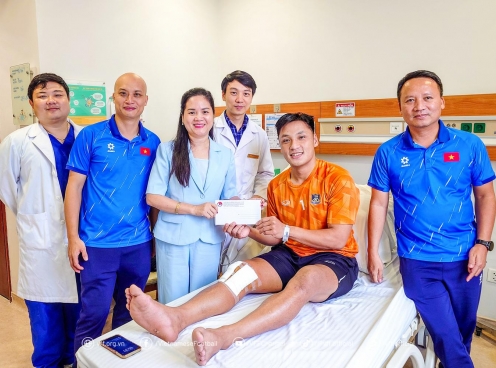 Thủ môn số 1 Việt Nam phải lên bàn mổ
