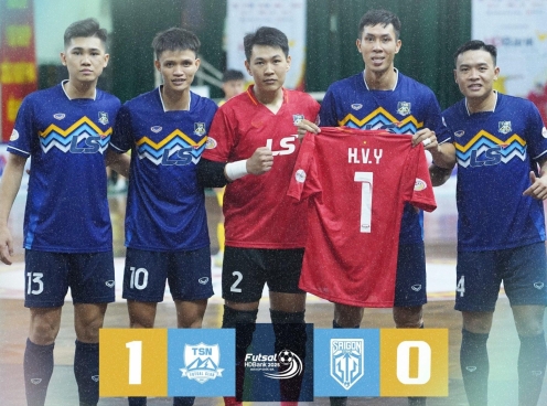 Lỡ SEA Games, thủ môn số 1 Việt Nam được đồng đội làm 1 điều