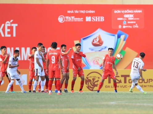 Siêu phẩm đá phạt giúp Thái Lan khởi đầu suôn sẻ tại Giải bóng đá Công an, Cảnh sát Đông Nam Á mở rộng 2025