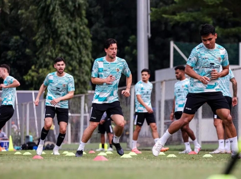 VIDEO: Indonesia tập luyện, được bảo vệ như ĐKVĐ World Cup