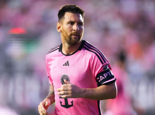 Ghi siêu phẩm, Messi vẫn bị chính sao Argentina làm cho 'tắt điện'