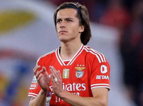 Real Madrid bất ngờ quan tâm cựu hậu vệ MU sau cơn bão chấn thương