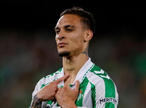 Man United chính thức ra giá cho Antony
