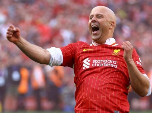 Arne Slot cảnh báo Arsenal & Man City sau chức vô địch EPL