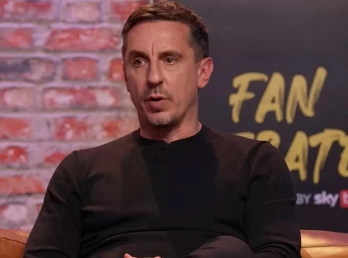 Gary Neville chỉ trích Real Madrid vì Arnold