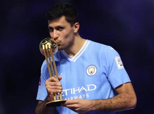 Rodri bất ngờ tái xuất đội hình Man City