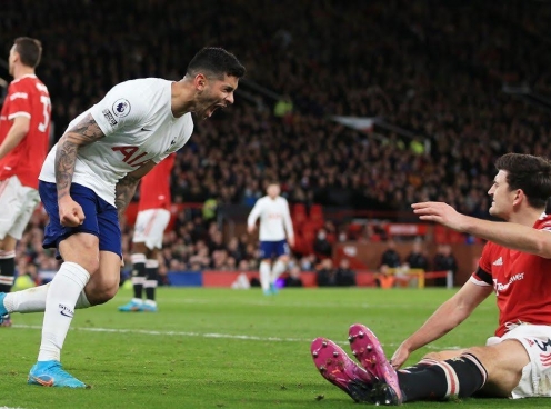 Harry Maguire và Cristian Romero va chạm sau trận chung kết Europa League