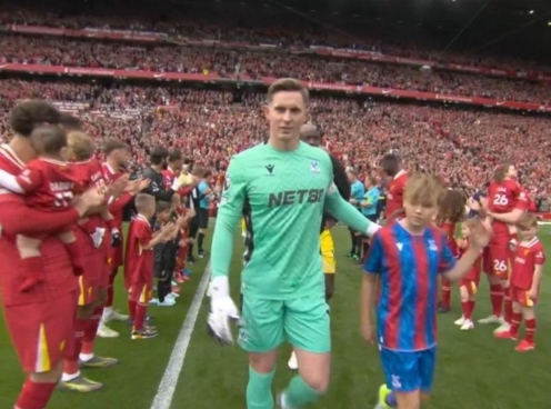 Liverpool bất ngờ làm hành động đặc biệt với nhà vô địch FA Cup