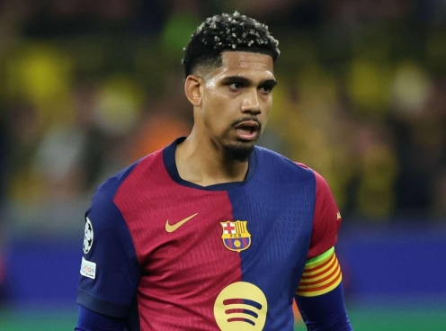 Ronald Araujo đưa ra tuyên bố về tương lai tại Barcelona