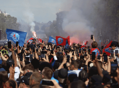 Lễ rước cúp Champions League của PSG tiếp tục rơi vào hỗn loạn
