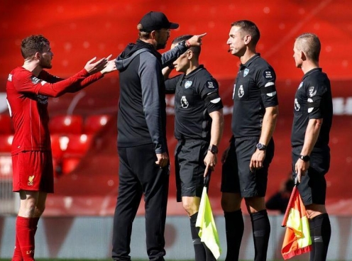 Cựu trọng tài từng 'đá đều' Jurgen Klopp bất ngờ tái xuất