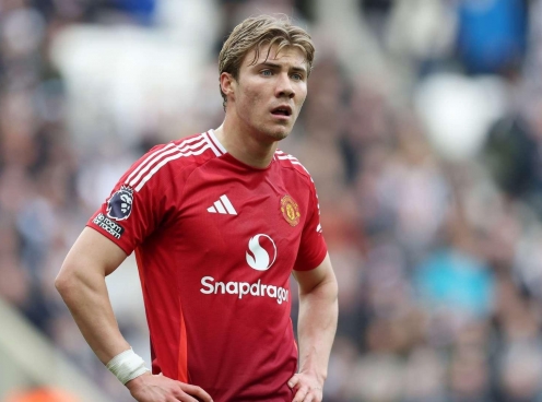 Scholes chỉ trích cách MU vắt kiệt Hojlund