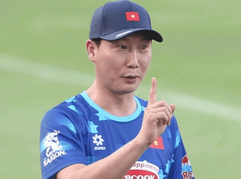 HLV Kim Sang Sik thừa nhận gặp khó trước trận gặp Malaysia