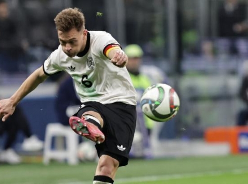 Kimmich chỉ trích tuyển Đức sau khi bị Ronaldo reo sầu