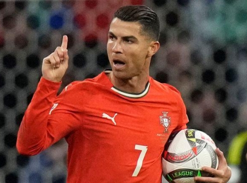 Ronaldo nhận vô vàn chỉ trích vì hành động không ai ngờ tới