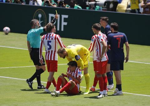Thua đậm PSG, sao Atletico Madrid phát cáu với VAR