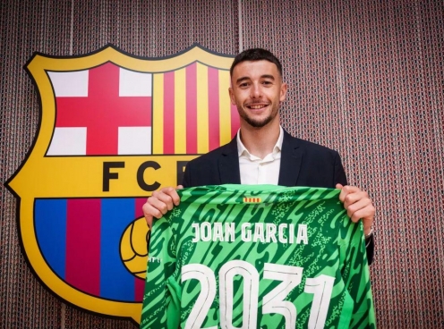 Gia nhập Barca, Joan Garcia lập tức trở thành tâm điểm tiêu cực
