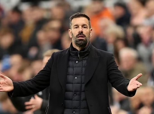 Ruud van Nistelrooy chia tay Leicester City sau mùa giải thất vọng