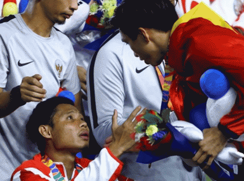 Ngôi sao bóng đá Indonesia chính thức giải nghệ