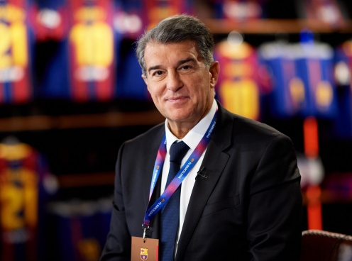 Barcelona chính thức không còn 'nợ lương'