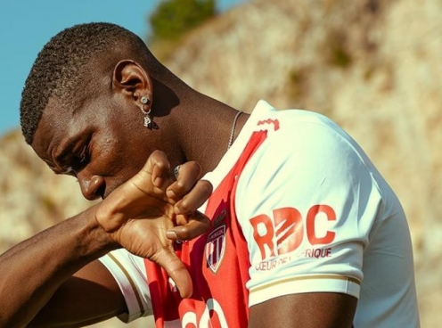 Paul Pogba bật khóc nức nở khi gia nhập đội bóng mới