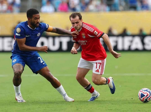 Trận Chelsea và Benfica bị hoãn ở phút 86