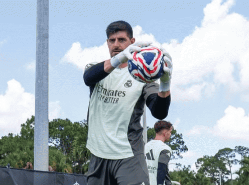 Courtois đáp trả những chỉ trích về FIFA Club World Cup