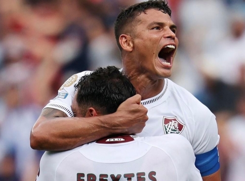 Thiago Silva đá bóng kiêm luôn làm HLV tại FIFA Club World Cup