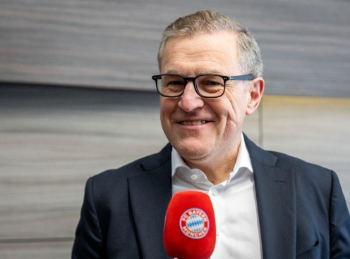 CEO Bayern cười lớn khi Nico Williams 'quay xe' với Barcelona