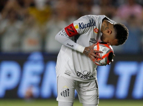 Neymar ghi bàn ngày trở lại khiến trận đấu hỗn loạn
