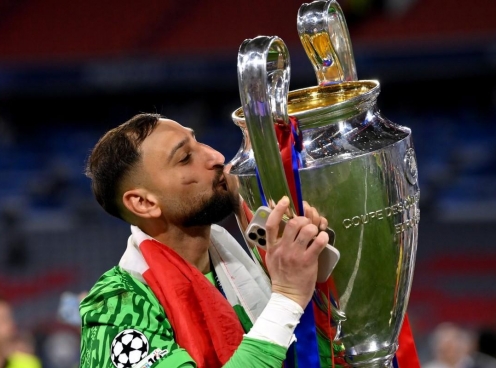 Tương lai của thủ thành số 1 thế giới bất ngờ có biến, MU và Chelsea vào cuộc