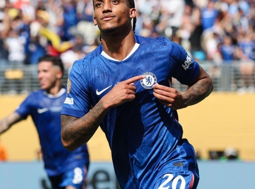 Joao Pedro lên tiếng chỉ trích PSG sau ẩu đả