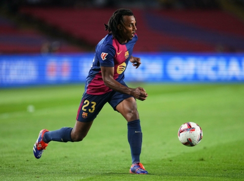 Barcelona đưa ra quyết định quan trọng với trụ cột