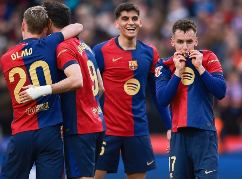 Ngôi sao bị chỉ trích quyết gắn bó với Barca