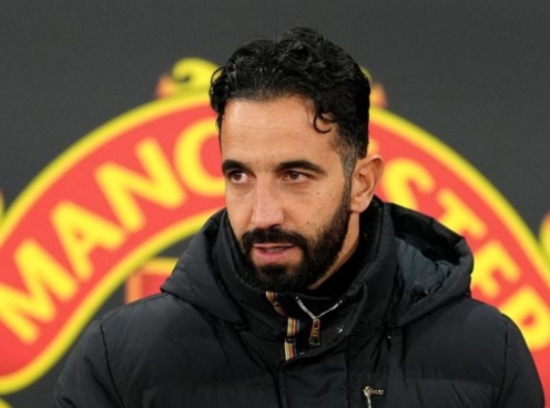 Man Utd dẫn đầu bảng xếp hạng… không ai muốn