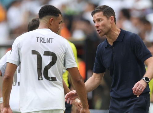 Thống kê bất ngờ của Alexander-Arnold khiến Xabi Alonso lo lắng