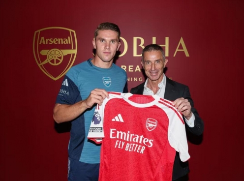 CHÍNH THỨC: Arsenal công bố 'bom tấn' Viktor Gyokeres