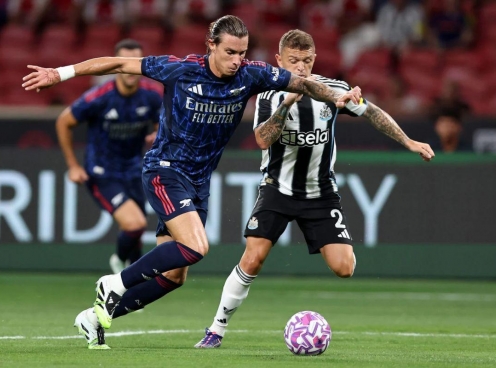 Arsenal lại đón tin dữ từ hàng thủ
