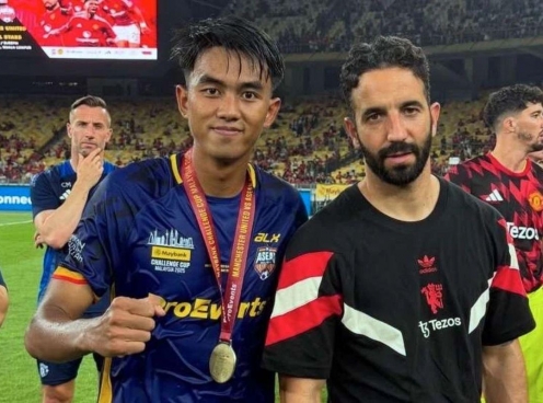 HLV Kim Sang Sik khen 1 ngôi sao U23 Indonesia từng đối đầu MU