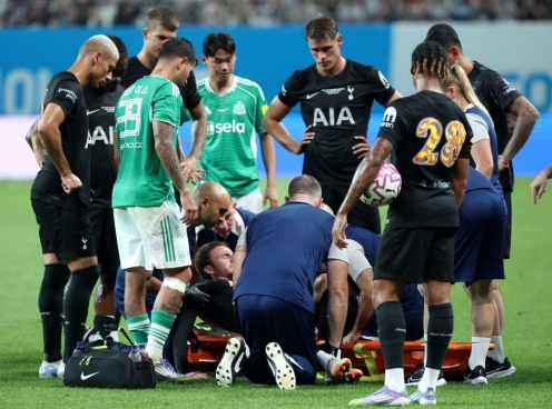 Trụ cột rời sân đau đớn, Tottenham đối mặt ác mộng đầu mùa