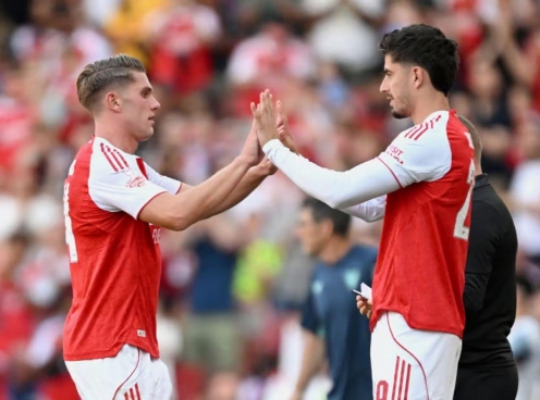Arteta đối mặt 'cơn đau đầu dễ chịu' trên hàng công Arsenal
