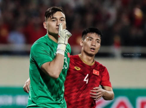 Về V-League chơi bóng, Văn Lâm bất ngờ bị báo Thái Lan 'chế giễu'