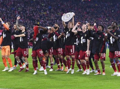 Bayern và PSG lập hàng loạt kỷ lục trong ngày đăng quang