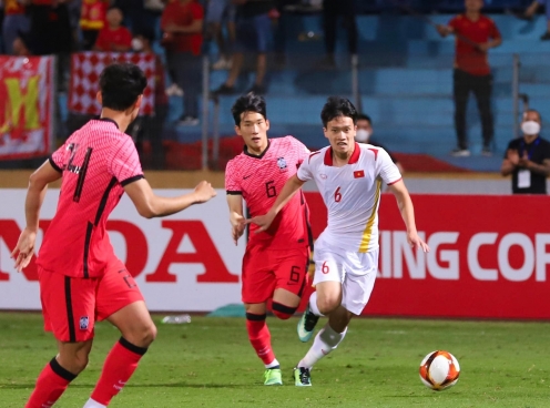 Bộ đôi Quả bóng Vàng Việt Nam tỏa sáng trước U20 Hàn Quốc