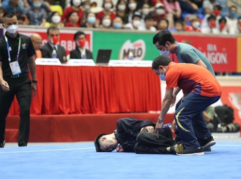 VIDEO: Niềm hy vọng vàng của Wushu Việt Nam bất ngờ đổ gục trên sàn đấu
