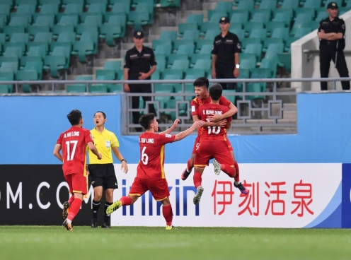 Nhận bàn thua phút bù giờ, U23 Việt Nam ngậm ngùi chia điểm với Thái Lan